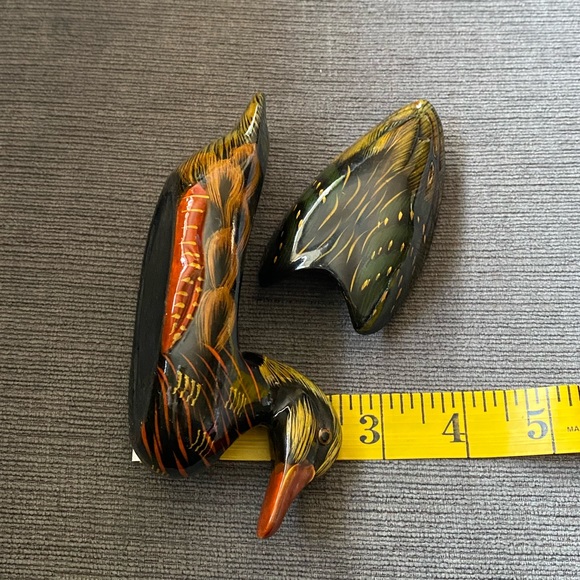 Vintage Ceramic Hand Painted Duck Trinket Box Shiny With Back of Duck the Lid. - Picture 10 of 11